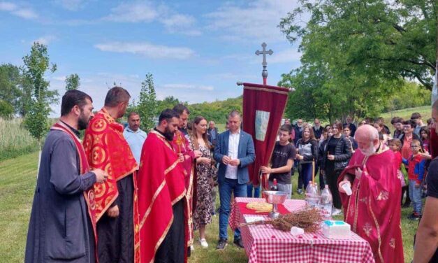 Održano Bogosluženje na prostoru živonosnog izvora Svete Vodice nadomak Stajićeva