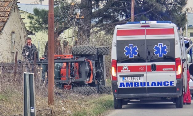 Stradalo maloletno lice nakon prevrtanja bagera
