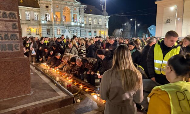 Održano 16 minuta tišine na Trgu slobode