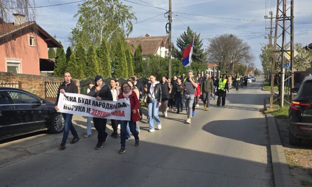 Održana protestna šetnja od Zelenog polja do OŠ „Žarko Zrenjanin“