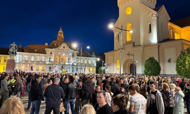 Na Trgu slobode održan protest „16 za 16“