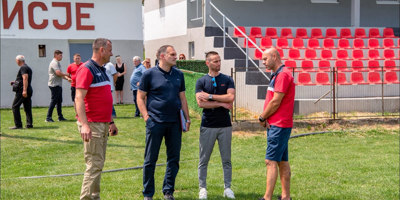 Gradonačelnik posetio Knićanin: Investicije u infrastrukturu i izgradnju sportskog centra