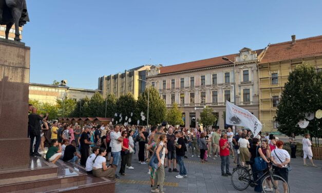 Održan skup podrške prosvetnih radnika inspektorkama Ivani Atanacković i Ružici Tapavički