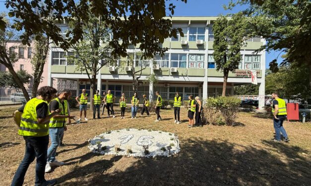 Studenti ispred zrenjaninskog fakulteta održali pomen nastradalima u Novom Sadu