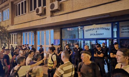 Održan još jedan protest  ispred Policijske uprave u Zrenjaninu