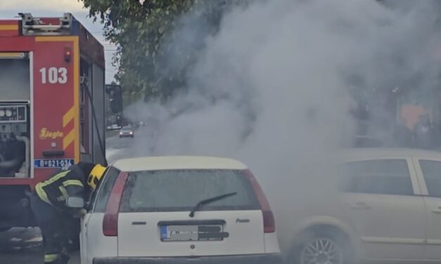 Zapalio se auto u Baranjskoj ulici