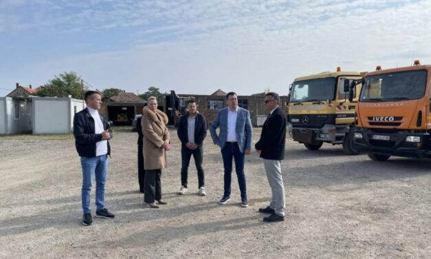 JKP „Sečanj“ uručena dva kamiona i dve specijalizovane mašine