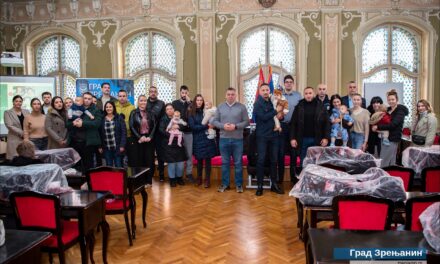 Podeljeno još četrdeset auto sedišta za bebe rođene početkom godine u zrenjaninskom porodilištu