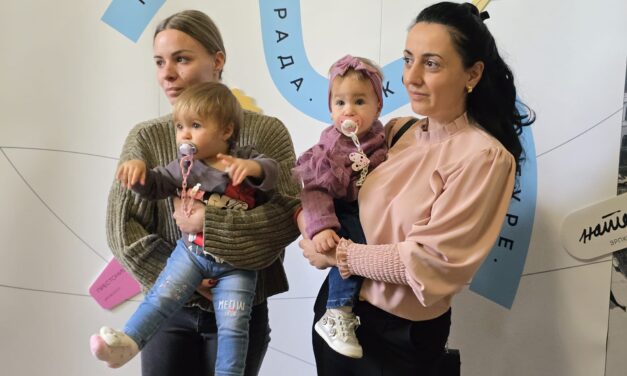 Gradonačelnik uručio zlatnike i poklone bebama koje su rođene na Dan grada Zrenjanina