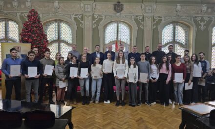 Pogledajte ko su dobitnici Svetosavske stipendije za školsku 2025/2026. godinu