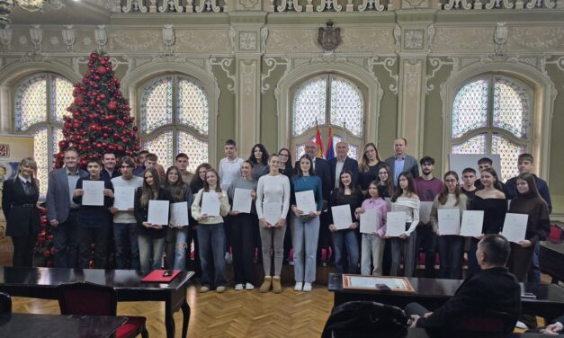 URUČENE SVETOSAVSKE STIPENDIJE