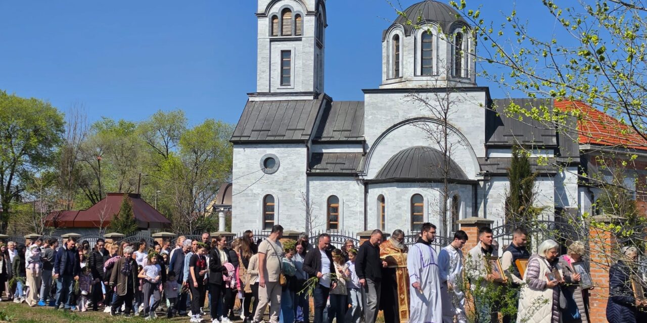 U hramu na Zelenom polju obeležena Vrbica (FOTO)