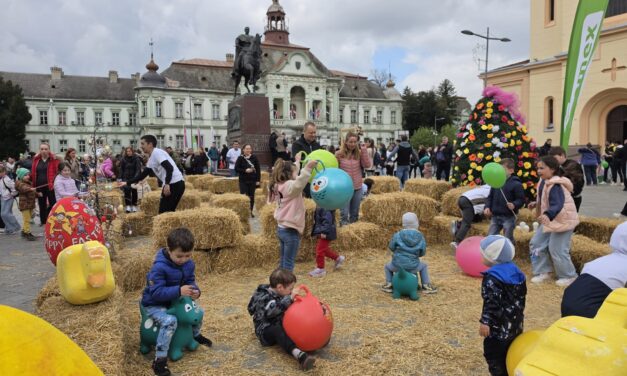 Jubilarni 10. Festival „Uskršnje jaje“ okupio veliki broj mališana na Trgu slobode(FOTO)