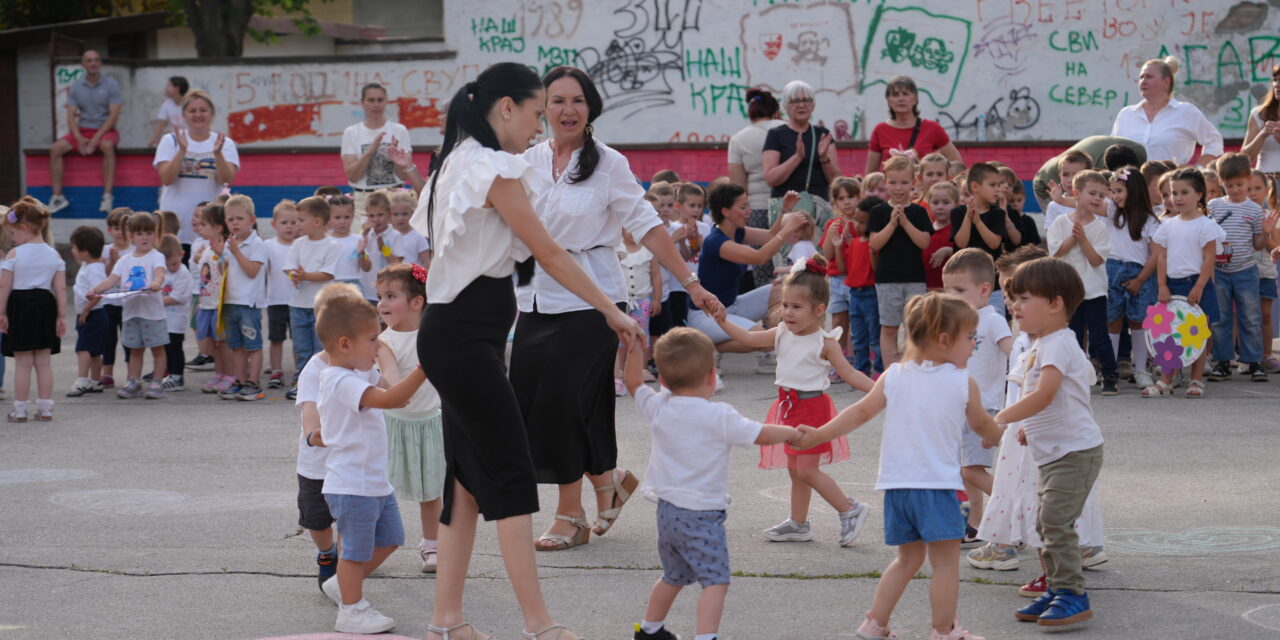 Deca, roditelji i vaspitači vrtića „Biberče“ ujedinili snage za Matiju (FOTO)