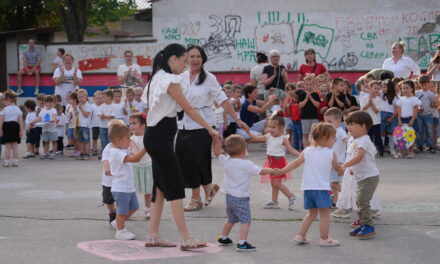 Deca, roditelji i vaspitači vrtića „Biberče“ ujedinili snage za Matiju (FOTO)