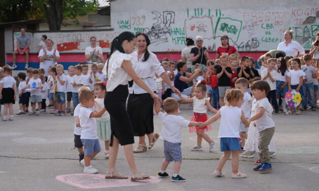 Deca, roditelji i vaspitači vrtića „Biberče“ ujedinili snage za Matiju (FOTO)