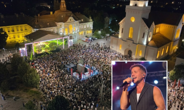 Saša Kovačević namestio sjajnu atmosferu na Trgu slobode u Zrenjaninu(VIDEO)