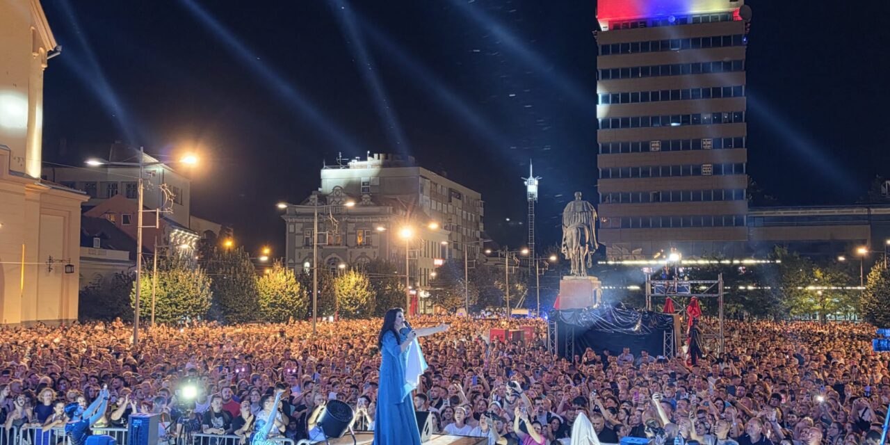 Dragana Mirković zapalila prepuni Trg slobode četvrte večeri Dana piva
