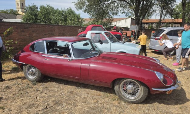 Spektakl na točkovima u Elemiru: Izloženo blizu 70 oldtajmera