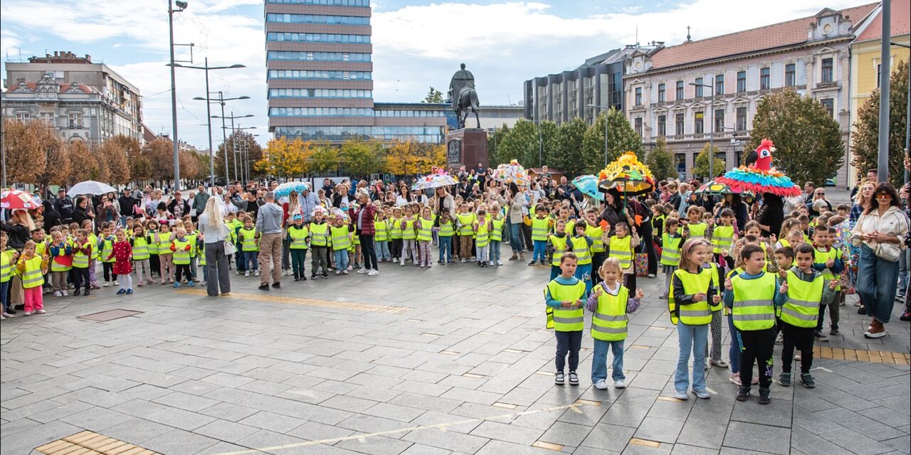 Manifestacija Veseli kišobrani: Mališani ulepšali centar Zrenjanina